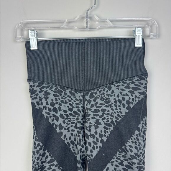 GOOD AMERICAN | Black Gray Leopard Print Active Leggings Women’s Size 0/1 XS/S - Picture 4 of 11